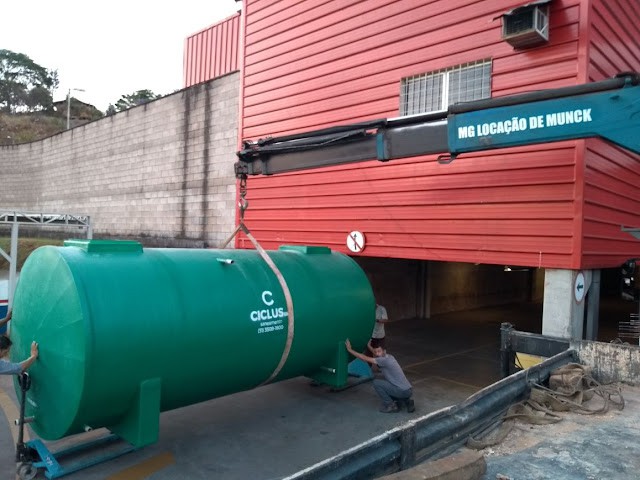 Caminhão Munck para instalação de ETE em Belo Horizonte